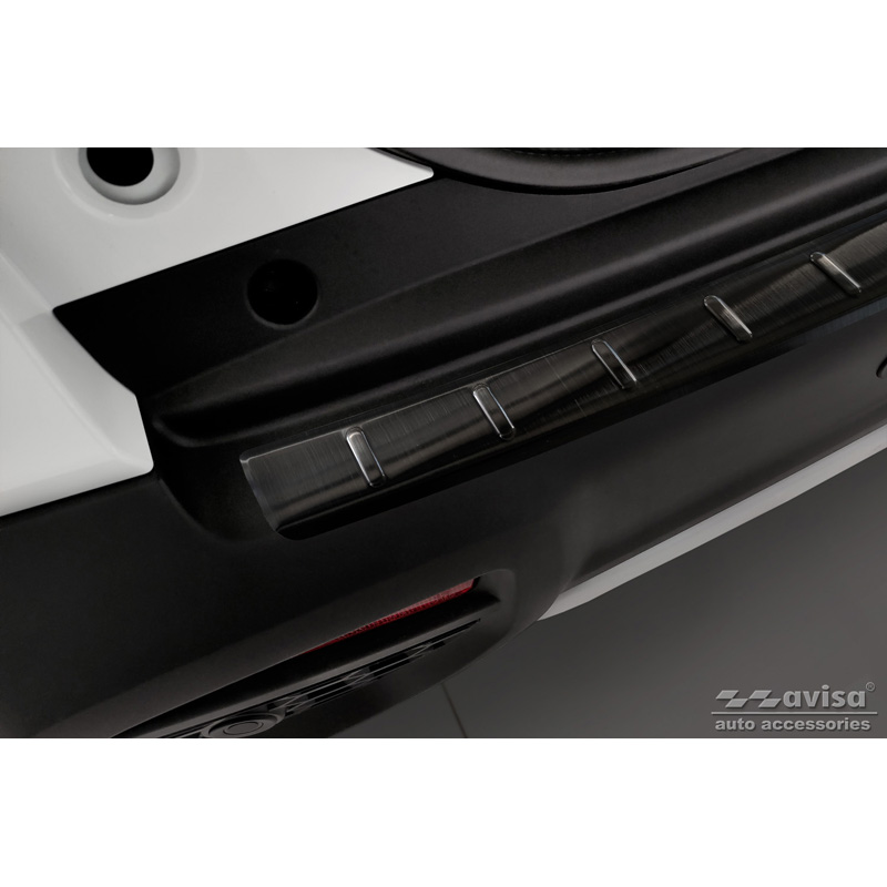 Protection de seuil arrière inox noir sur mesure pour Suzuki S-Cross II 2022- 'Ribs'