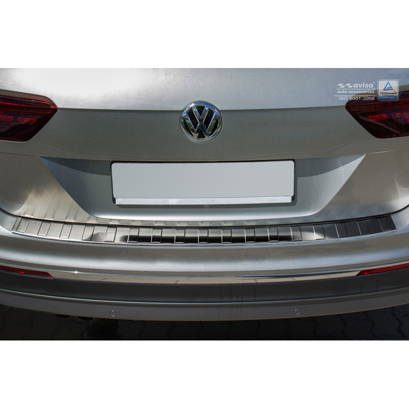 Protection de seuil arrière inox sur mesure pour Volkswagen Tiguan II incl. Allspace & R-Line 2016-2020 & FL 2020-2024 'Ribs'