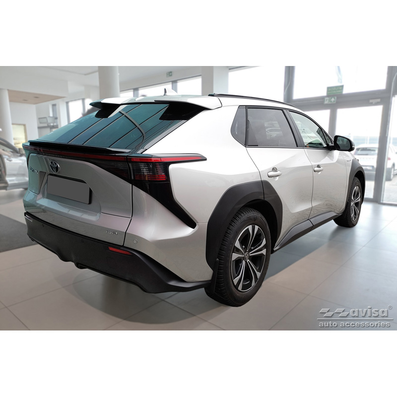 Protection de seuil arrière inox noir mat sur mesure pour Toyota bZ4X 2021- & Subaru Solterra 2022- 'Ribs'