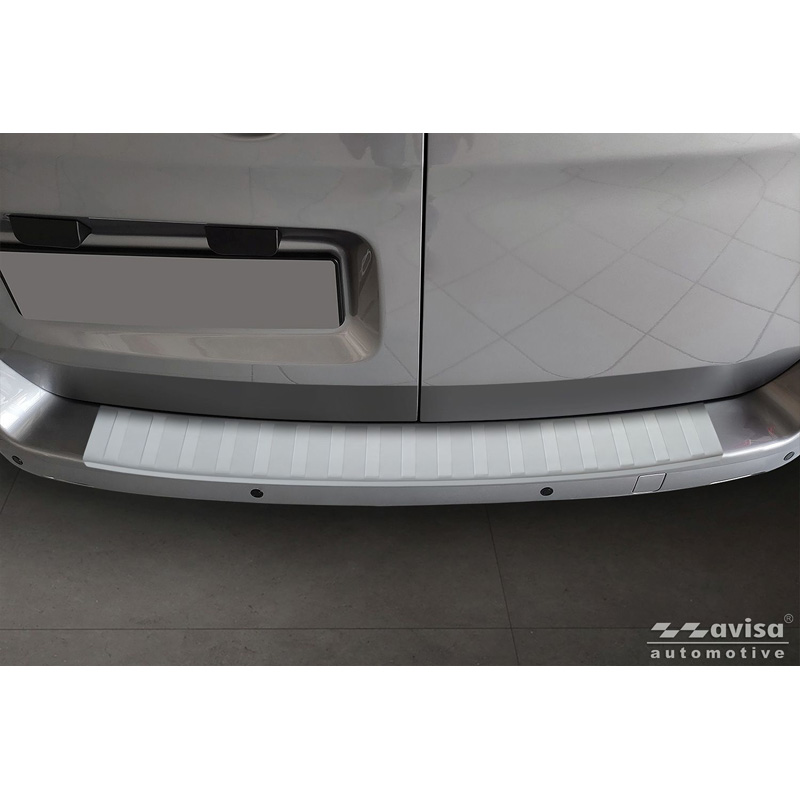 Avisa Protection de seuil arrière inox thermolaqué sur mesure pour Citroën Jumpy & Spacetourer / Peugeot Expert & Traveller / Toyota Proace 2016- / Opel Vivaro & Zafira Life 2019- (L1) 'Soft Silver'