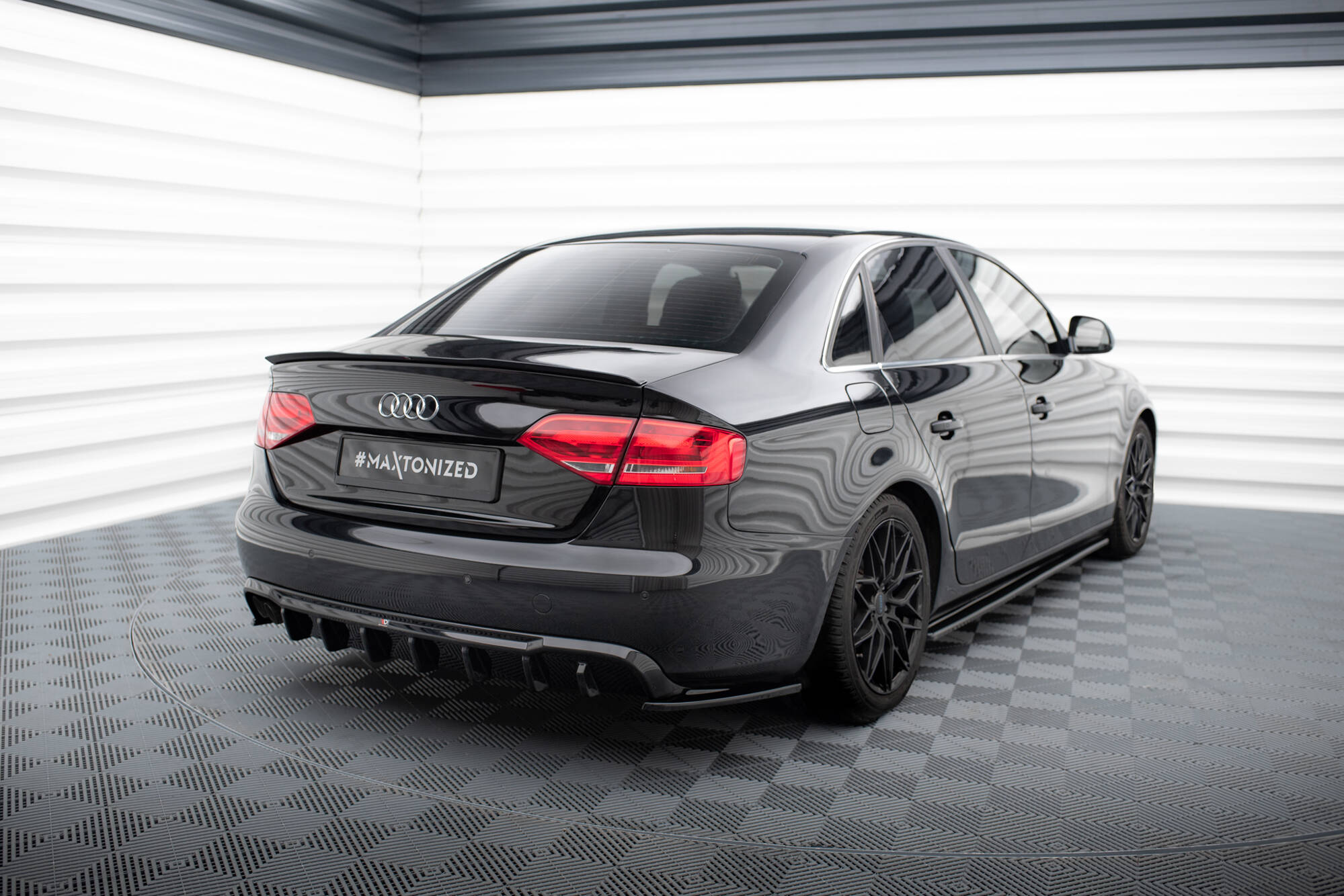 Achter Diffuser passend voor Audi A4 B8 07-11 Maxton Glans zwart (enkelzijdige versie met dubbele uitlaat)