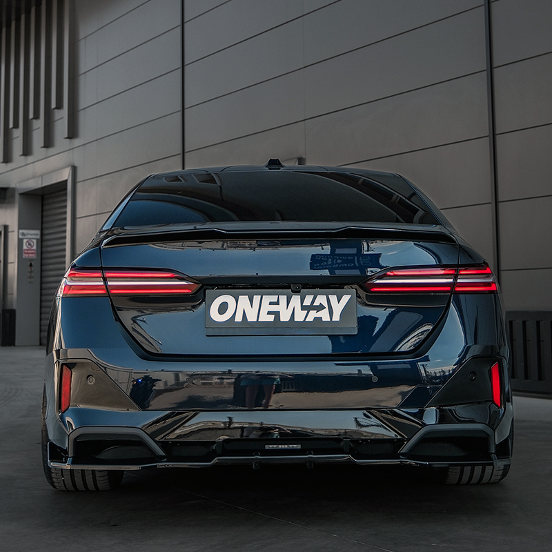 Oneway Becquet arrière sur mesure pour BMW Serie-5 G60 Sedan 2023- incl. i5 - Noir brillant