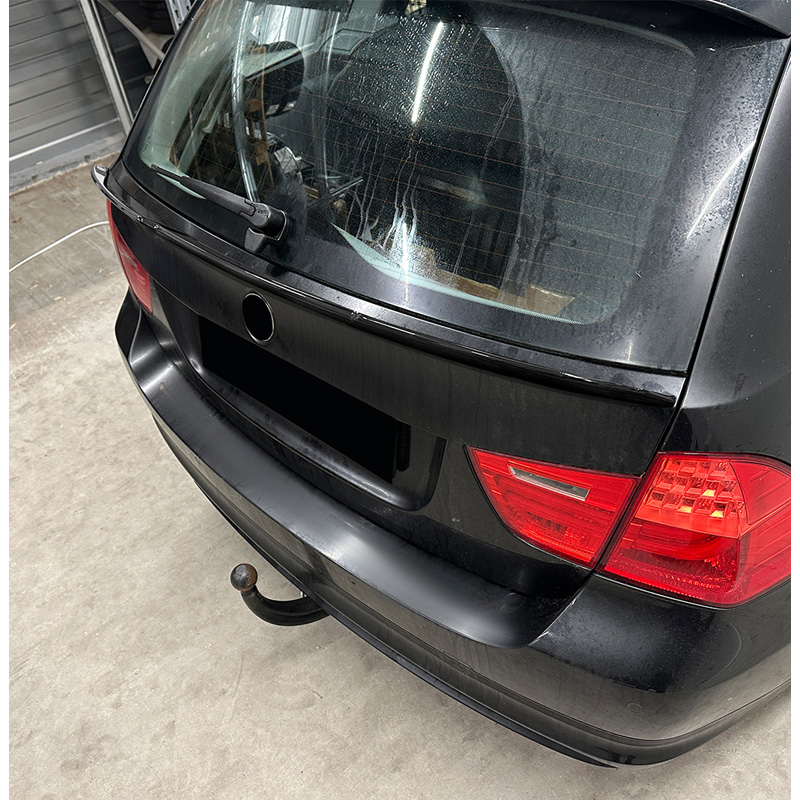 Aileron arrière inférieur sur mesure pour BMW Série-3 E91 Touring 2005-2012 (ABS Noir Luisant)