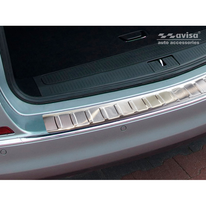 Protection de seuil arrière inox sur mesure pour Opel Astra J Sportstourer Facelift 2012-2015 'Ribs'