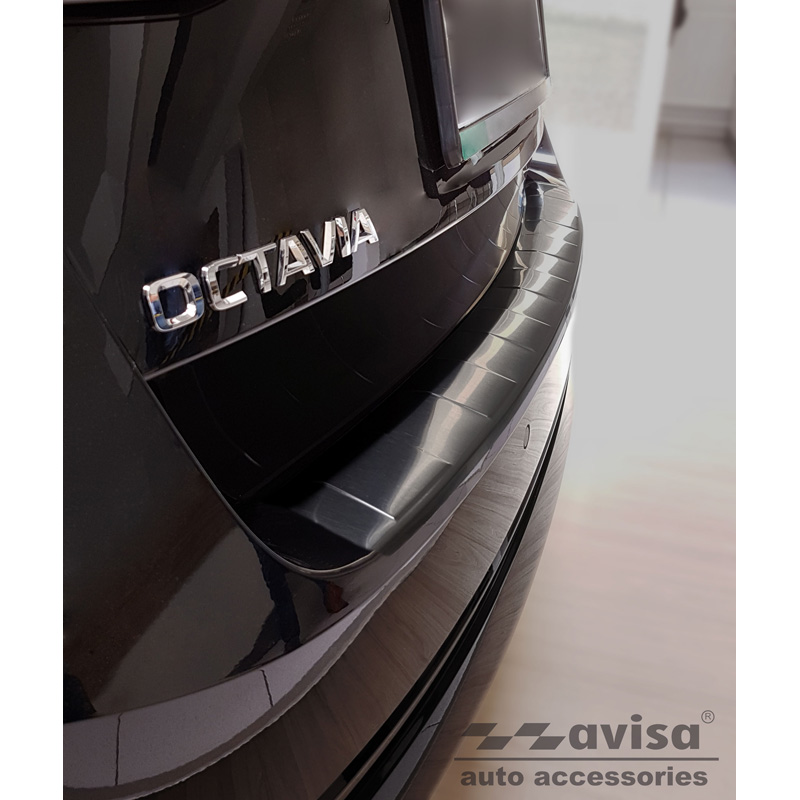 Protection de seuil arrière inox noir sur mesure pour Skoda Octavia IV Kombi 2020-2024 & FL 2024- (incl. RS, excl. Scout) 'Ribs'