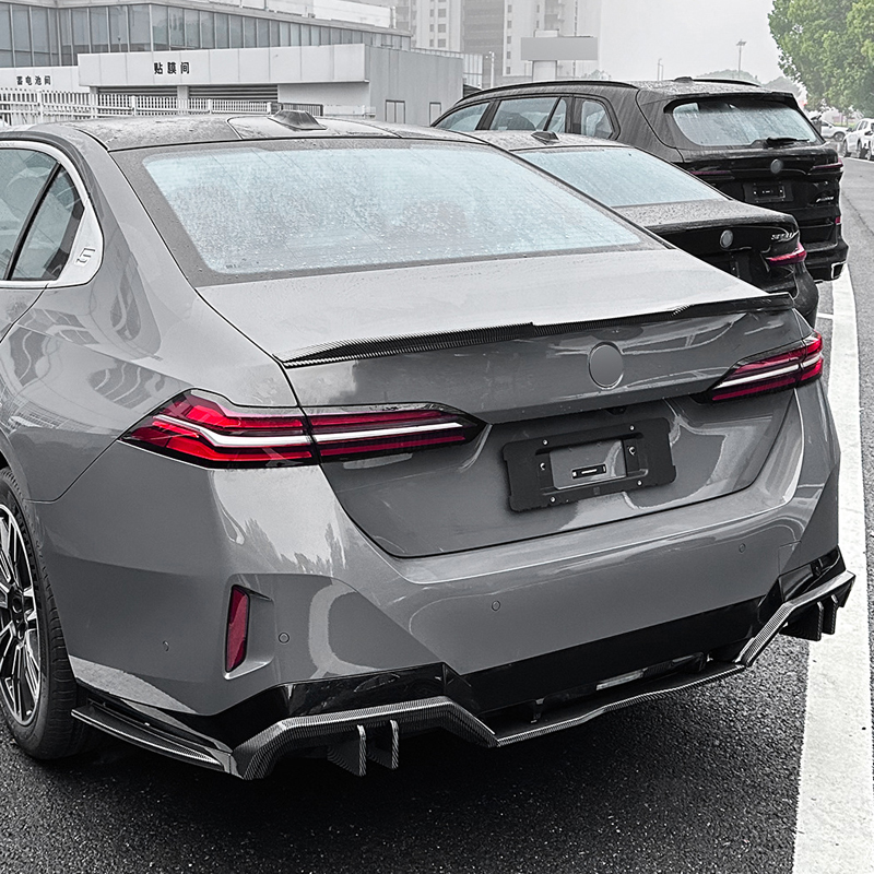 Spoiler arrière sur mesure pour BMW Série 5 G60 Sedan 2023- (ABS Noir Luisant)