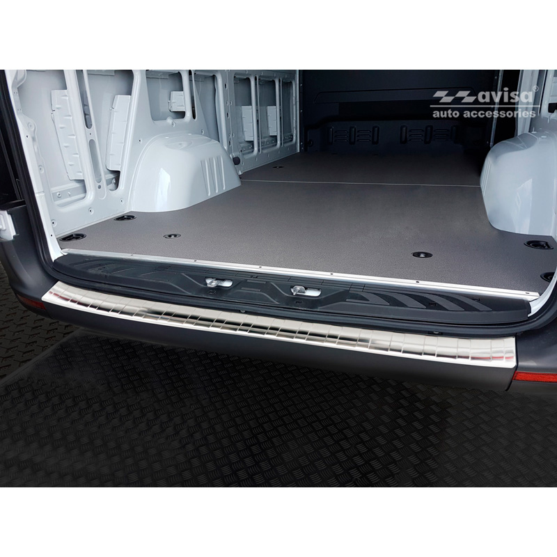 Protection de seuil arrière inox sur mesure pour Mercedes Sprinter III 2018- 'Ribs'