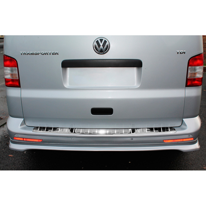 Protection de seuil arrière inox sur mesure pour VW Transporter T5 2003-2015 (tous) & T6 2015- / FL 2019- (portes arrière) 'Ribs'