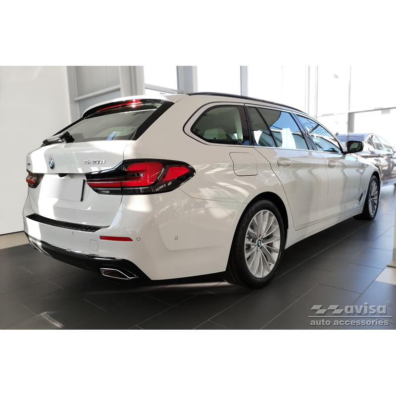 Protection de seuil arrière carboné 3D sur mesure pour BMW Série-5 Touring G31 FL 2020-2024 'Ribs'