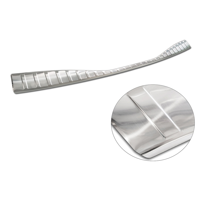 Protection de seuil arrière inox sur mesure pour Toyota bZ4X 2021- & Subaru Solterra 2022- 'Ribs'