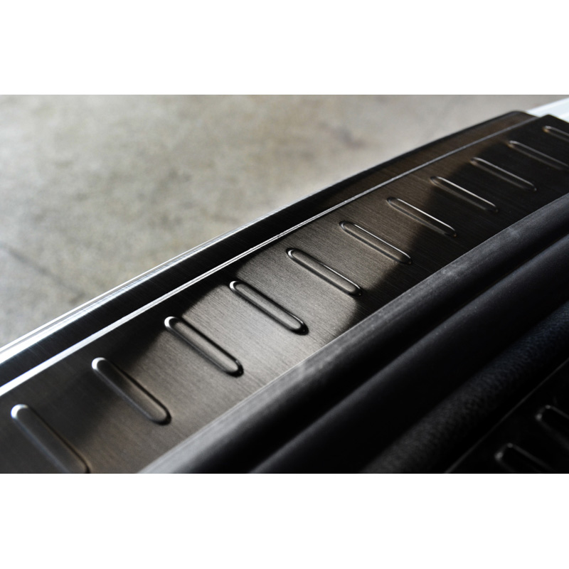 Protection de seuil arrière inox noir sur mesure pour Porsche Macan 2013- 'Ribs'
