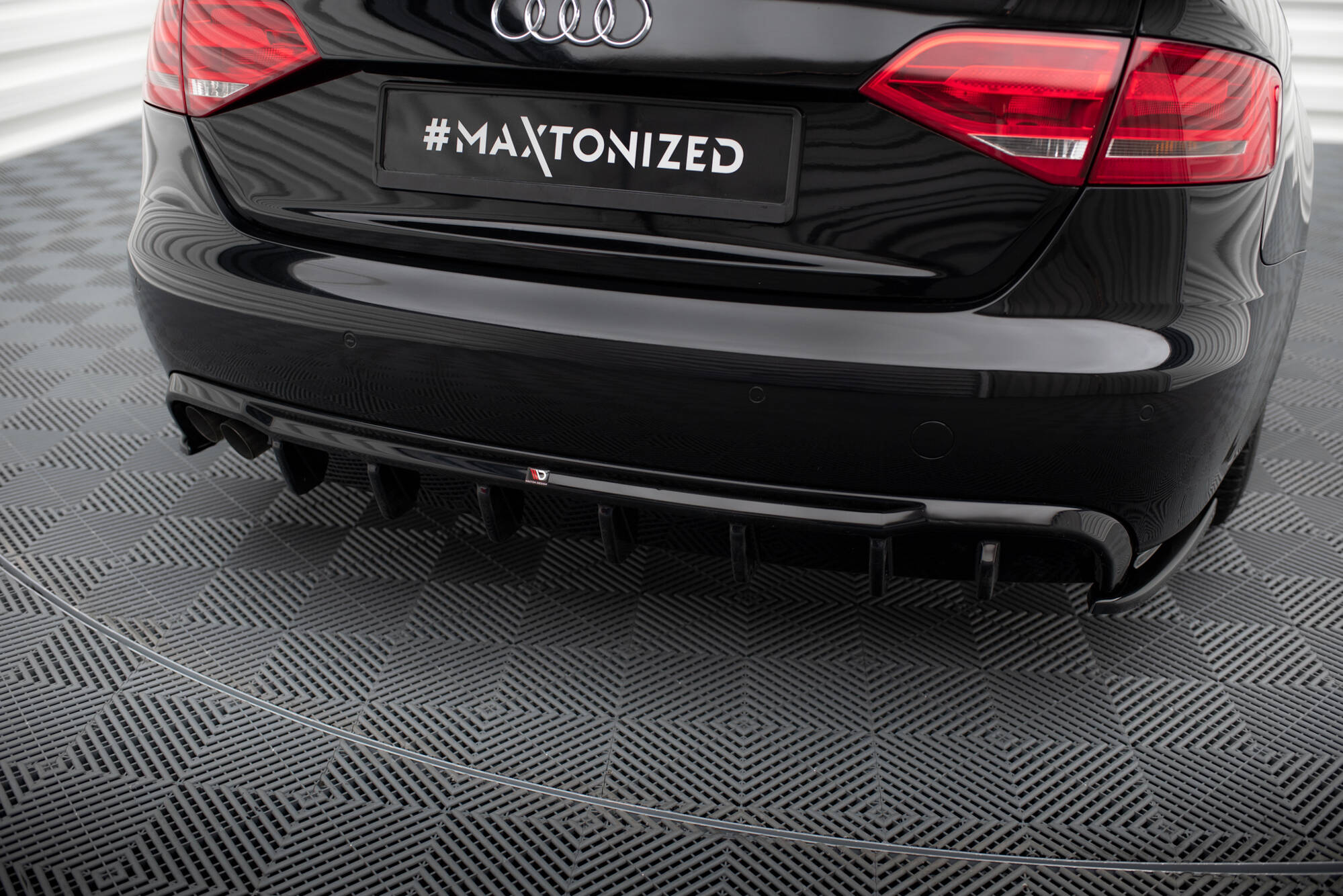 Achter Diffuser passend voor Audi A4 B8 07-11 Maxton Glans zwart (enkelzijdige versie met dubbele uitlaat)