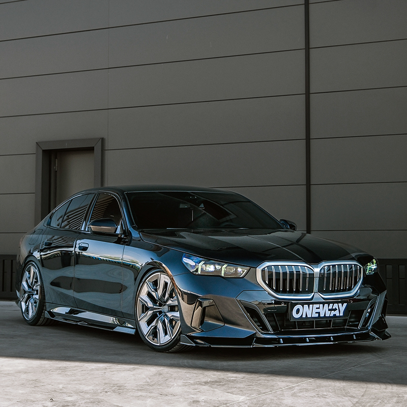 Oneway Set de jupes latérales sur mesure pour BMW Serie-5 G60/G61 Sedan/Touring M-Pack 2023- incl. i5 - Noir brillant