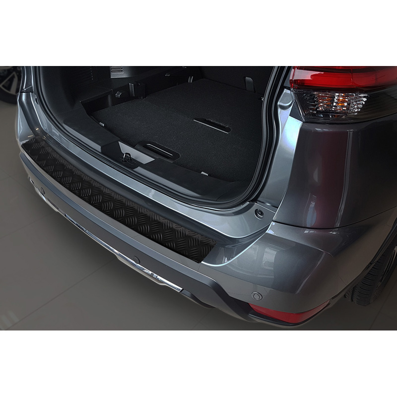 Protection de seuil arrière en aluminium noir mat sur mesure pour Nissan X-Trail III (T32) Facelift 2017-2021 'Riffled Plate'