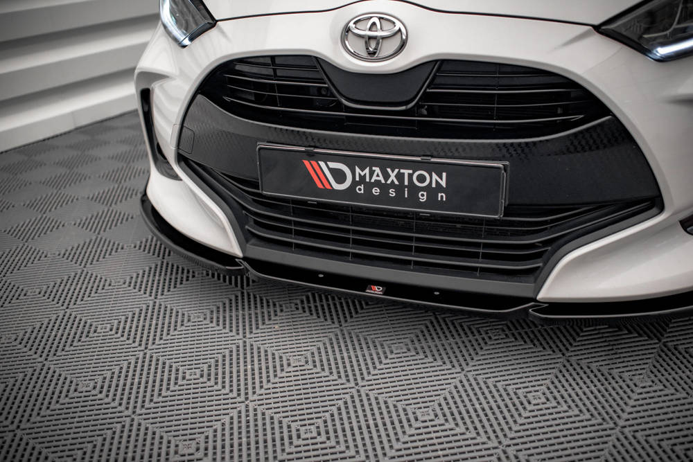 Voorspoiler V.1 met Canards Toyota Yaris MK4 Maxton Glans Zwart