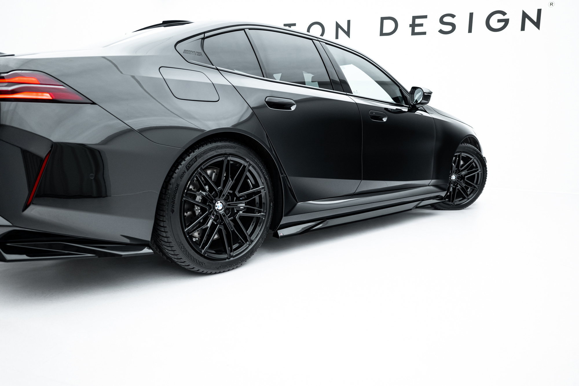 Bodykit passend voor BMW M5 G90 Maxton Glanzend zwart
