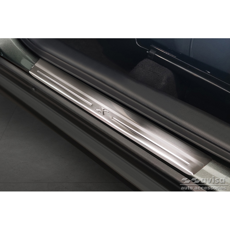 Seuils de portes inox sur mesure pour Toyota Aygo X 2022- 'Lines X' - 4-pièces