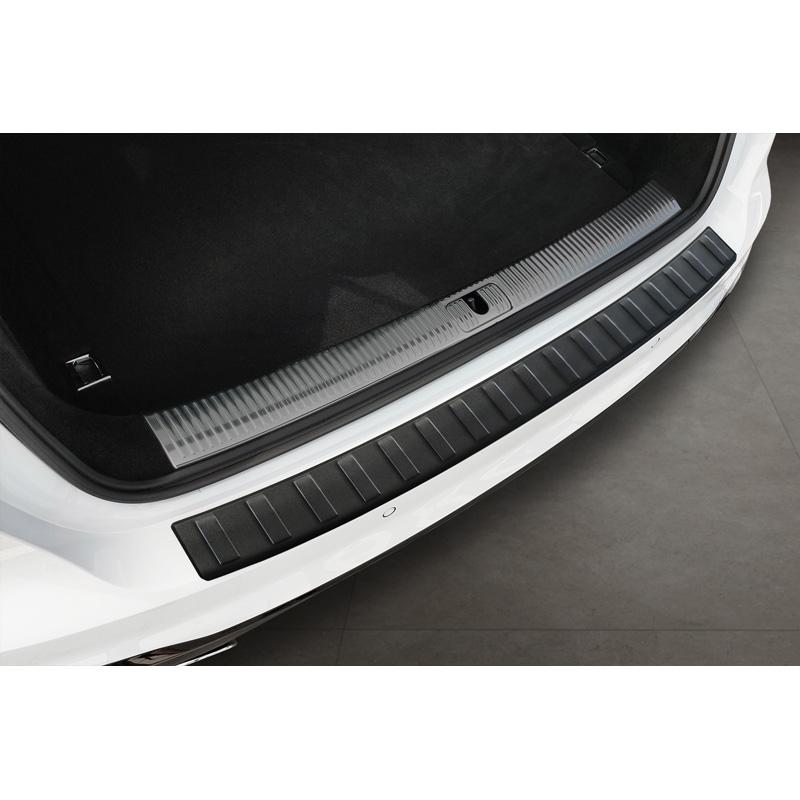Protection de seuil arrière inox noir mat sur mesure pour Audi A4 Avant S-Line 2015-2019 & Facelift 2019- 'Ribs'