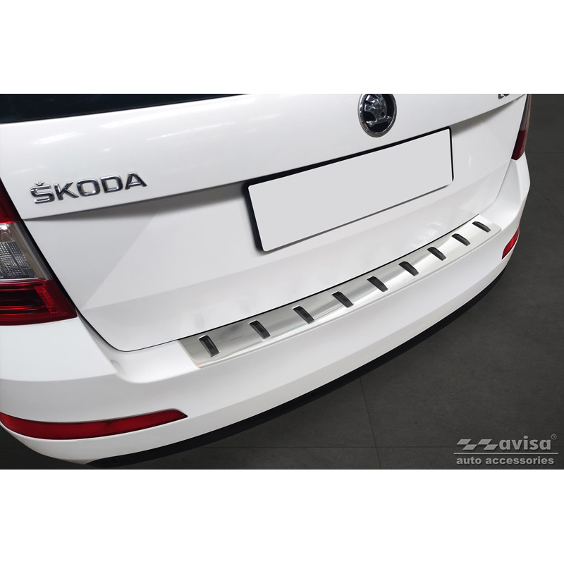 Protection de seuil arrière inox sur mesure pour Skoda Octavia III Combi 2013-2017 'STRONG EDITION'