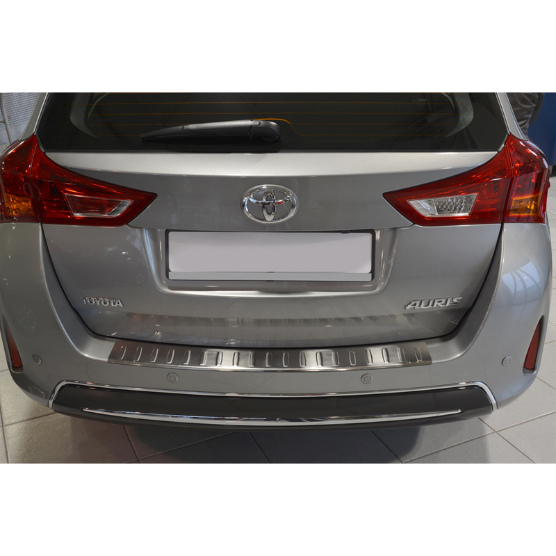 Protection de seuil arrière inox sur mesure pour Toyota Auris Touring Sports 2013-2015 'Ribs'