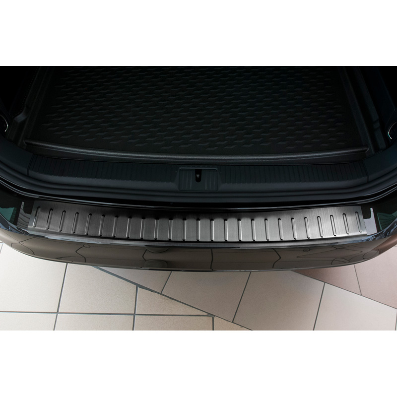 Protection de seuil arrière inox noir sur mesure pour Volkswagen Passat 3G Variant 2014-2023 'Ribs'