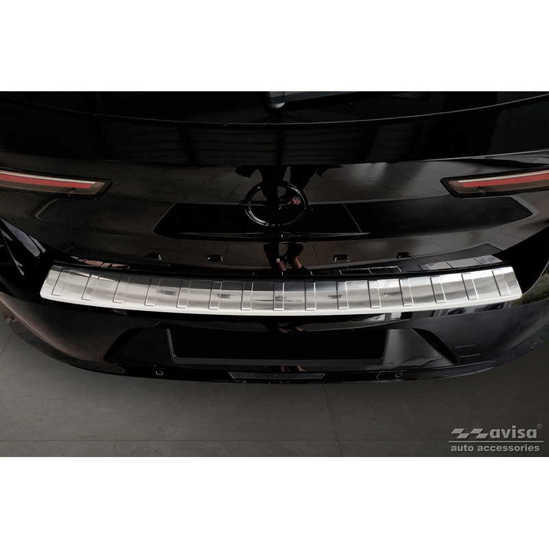 Protection de seuil arrière inox sur mesure pour Opel Astra L HB 5-portes 2021- 'Ribs'