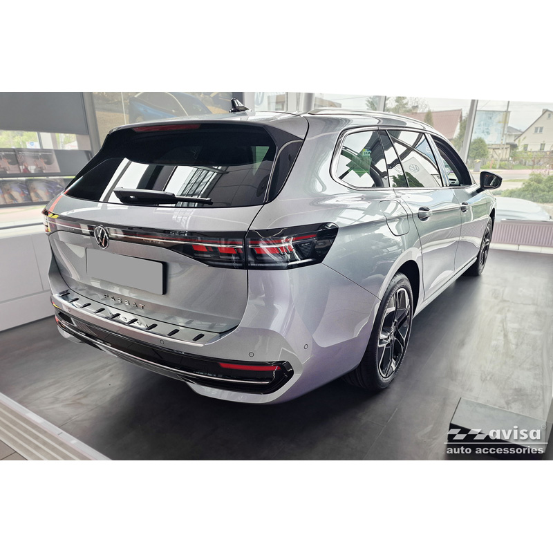 Protection de seuil arrière inox sur mesure pour Volkswagen Passat Variant (CJ5) incl. R-Line & Hybrid 2024- 'STRONG EDITION'