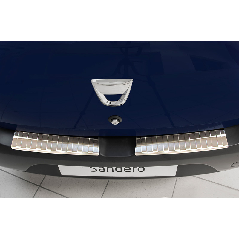 Protection de seuil arrière inox sur mesure pour Dacia Sandero II 2012-2020 'Ribs' (2-pièces)