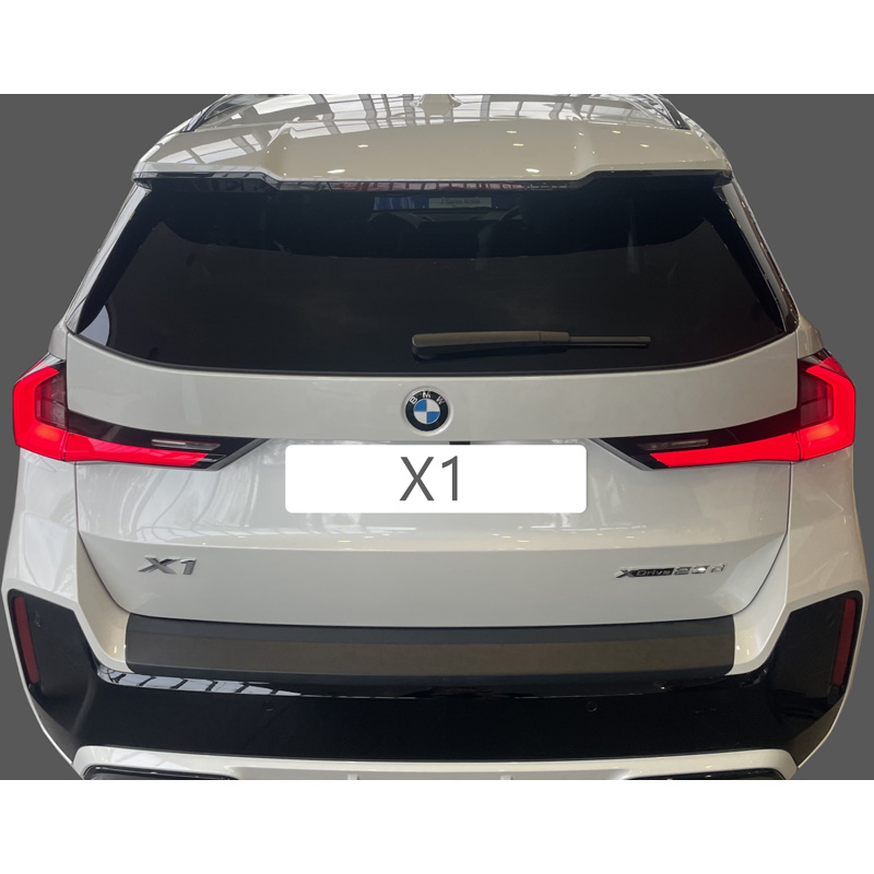 Protection de seuil arrière (ABS) sur mesure pour BMW X1 (U11) 'M' Sport 2022- Noir