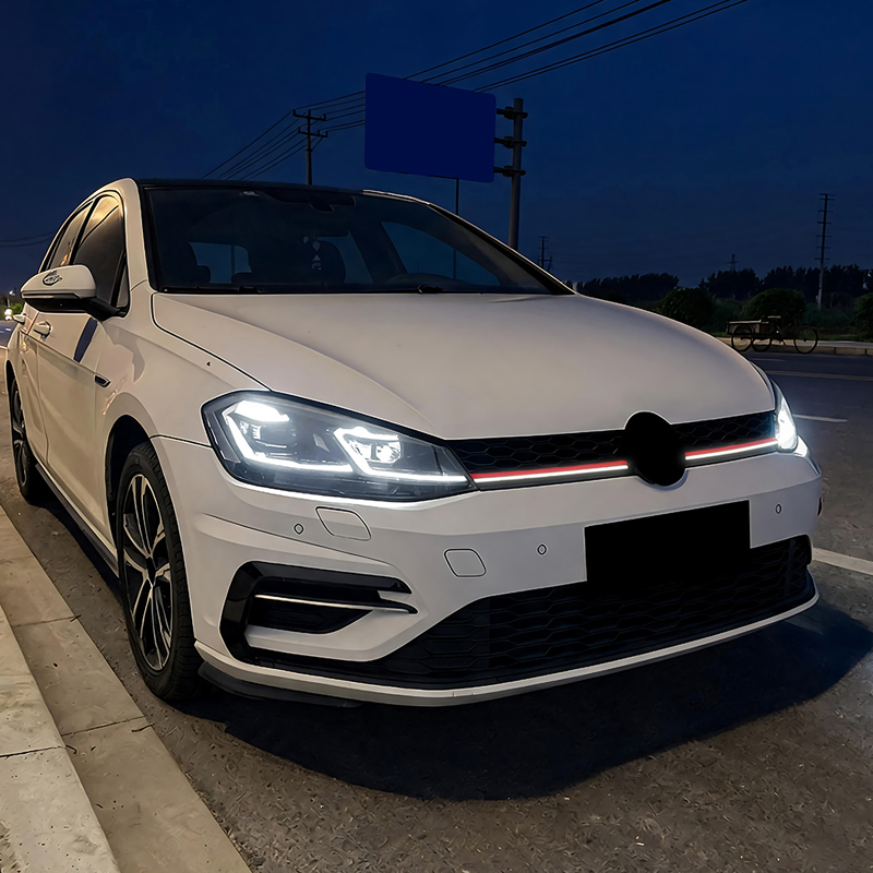 Grill en Optique-GTI avec Bande-LED sur mesure pour Volkswagen Golf VII (7.5) HB/Variant Facelift 2017-2020
