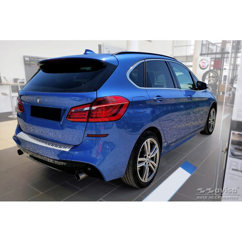 Protection de seuil arrière inox sur mesure pour BMW 2 Active Tourer F45 2013-2021 avec Pacquet-M 'Ribs'