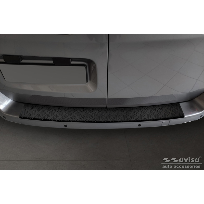 Protection de seuil arrière en aluminium noir mat sur mesure pour Citroën Space Tourer & Jumpy / Peugeot Traveller & Expert / Toyota Proace Verso 2016- / Opel Vivaro & Zafira Life 2019- (modèles avec dessus de pare-chocs peint) 'Riffled Plate'