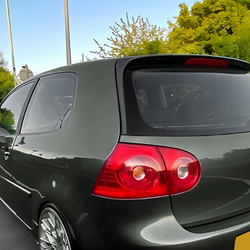 Jeu de déflecteurs d'air lunette arrière sur mesure pour Volkswagen Golf V HB 2003-2008 (ABS Noir Luisant)