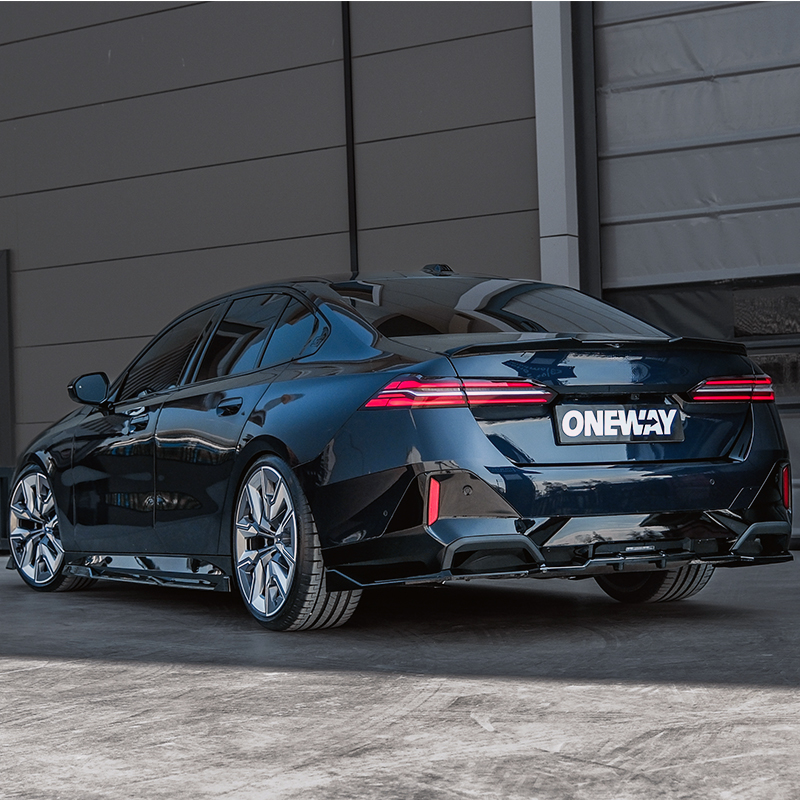 Oneway Set de jupes latérales sur mesure pour BMW Serie-5 G60/G61 Sedan/Touring M-Pack 2023- incl. i5 - Noir brillant
