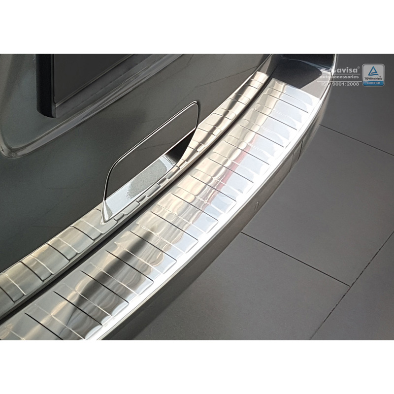 Protection de seuil arrière inox sur mesure pour Citroën Spacetourer / Peugeot Traveller / Peugeot Expert / Toyota Proace Verso 2016- / Opel Vivaro 2019- 'Ribs' (pour pare-chocs avec peinture)