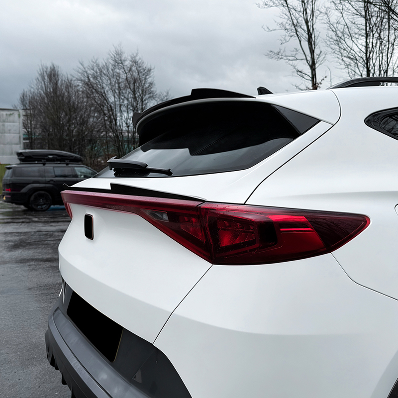 Aileron arrière inférieur sur mesure pour Cupra Formentor 2020-2024 & Facelift 2024- (ABS Noir Luisant)