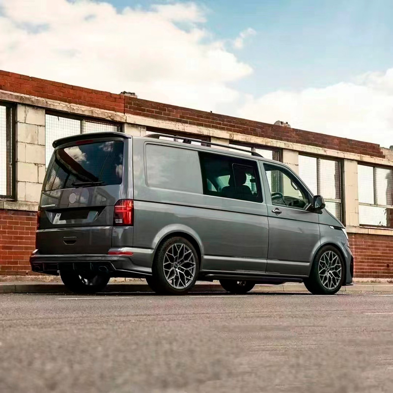 Kit complet de styling sur mesure pour Volkswagen Transporter T6.1 2020-2022 'Sport-Look' (PP)