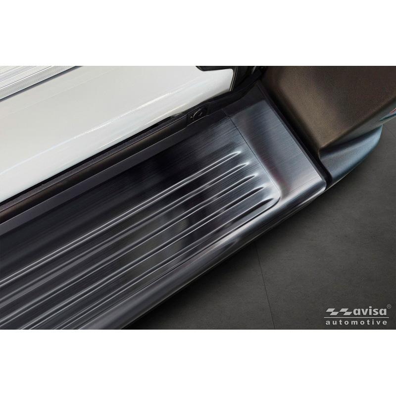 Avisa Protection de seuil arrière inox noir sur mesure pour Fiat Ducato III Facelift 2023- / Opel Movano III Facelift 2023- / Toyota Proace Max 2024- 'Ribs' (2 parties)