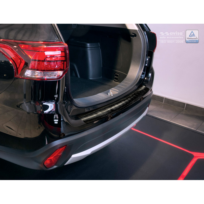 Protection de seuil arrière inox noir sur mesure pour Mitsubishi Outlander III Facelift 2015- 'Ribs'