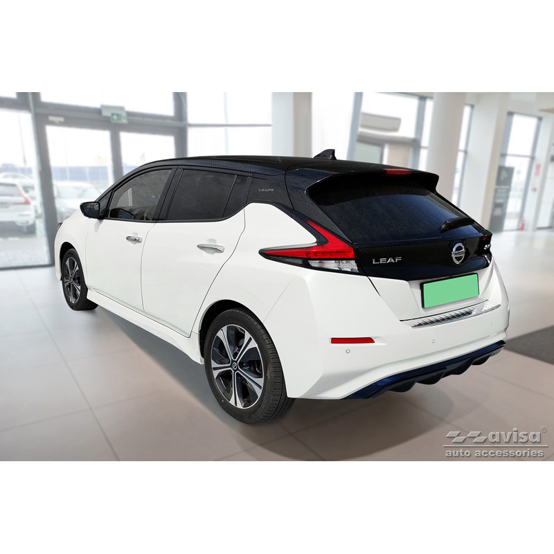 Seuils de portes inox noir sur mesure pour Nissan Leaf II 2017- - 'Lines' - 4-pièces